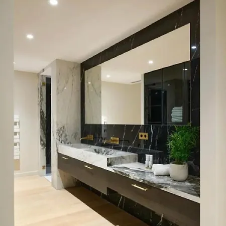 Contemporary Vallon La Croix-Valmer