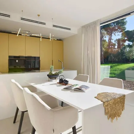 Contemporary Vallon Apartment