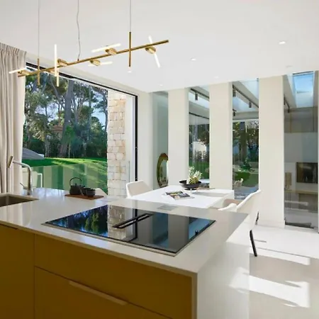 Contemporary Vallon Apartment